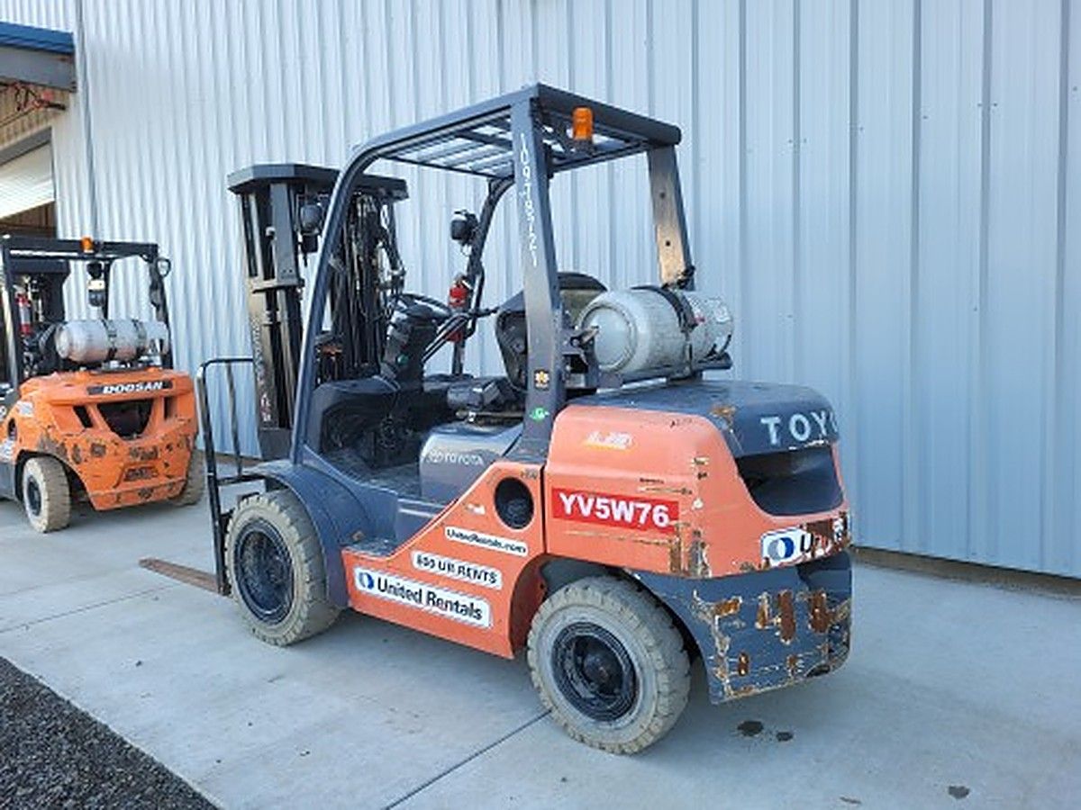 TOYOTA 8FGU30 photo 3