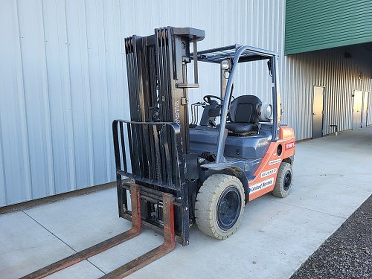 TOYOTA 8FGU30 photo 5