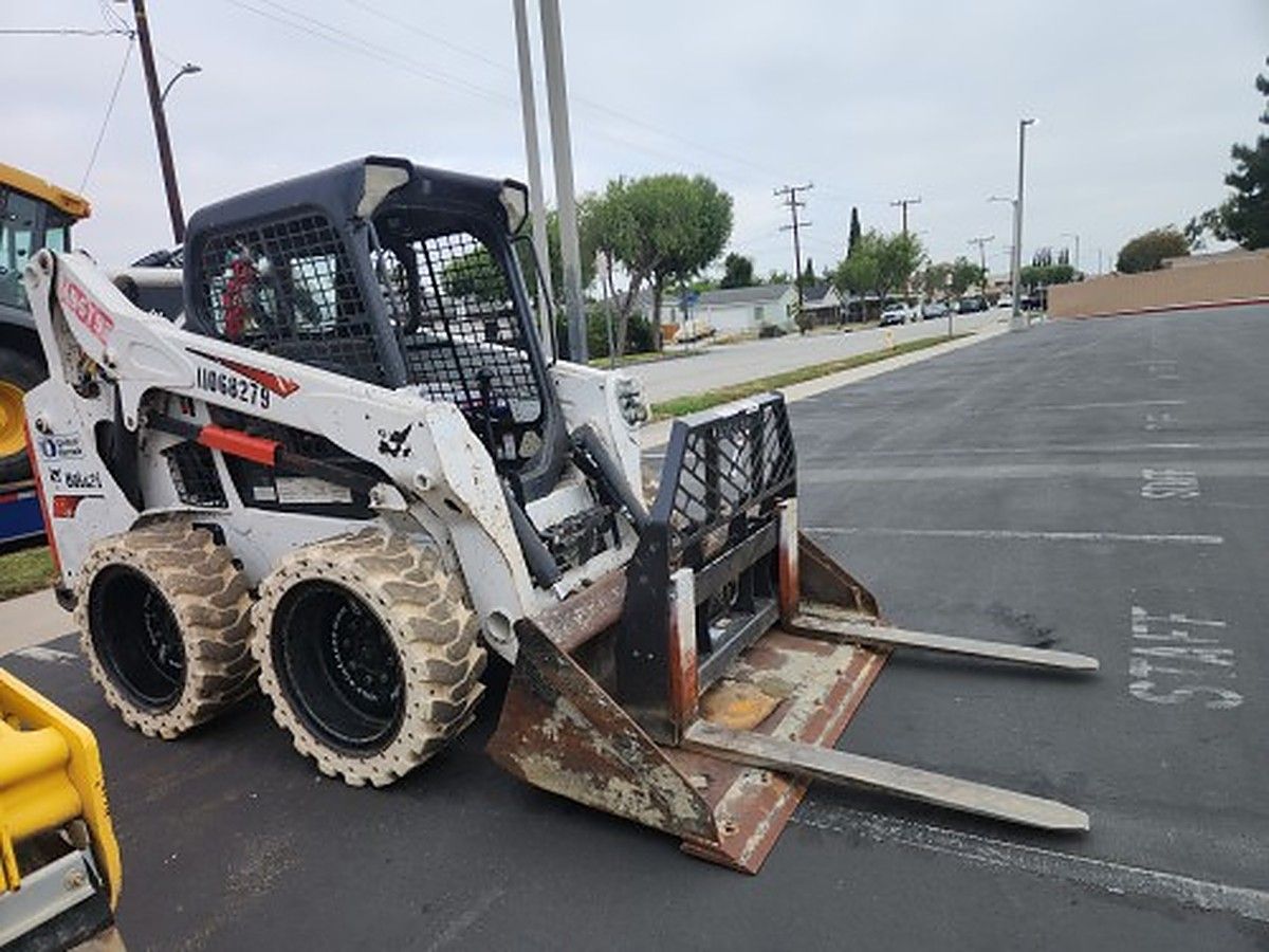 BOBCAT S590 photo 2