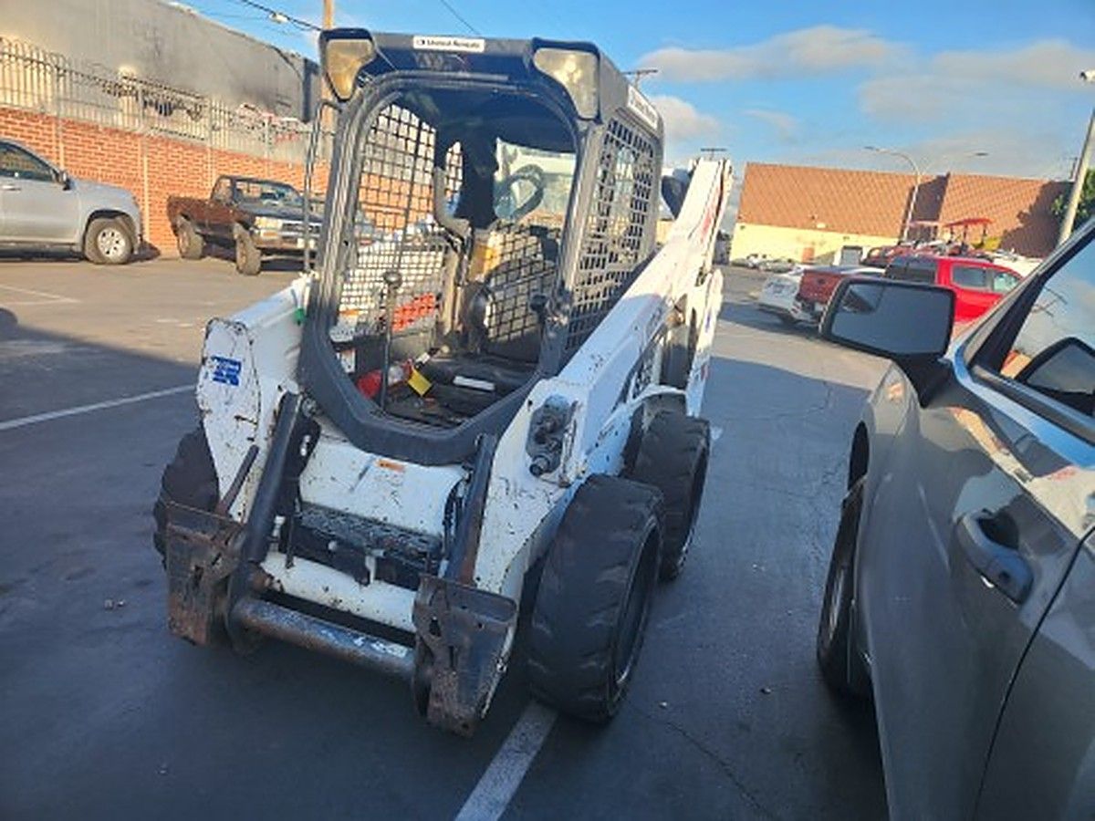 BOBCAT S590 photo 2