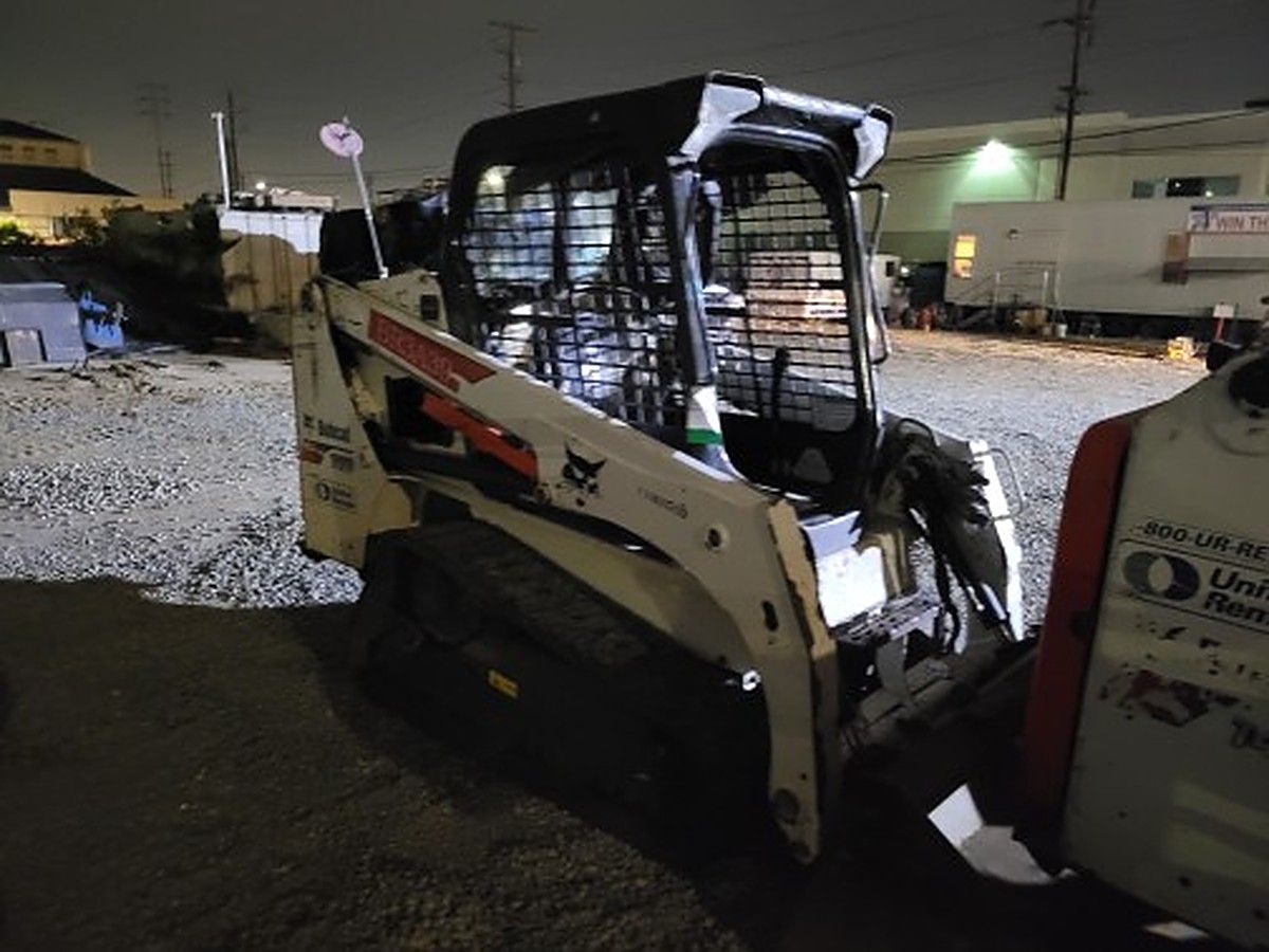 BOBCAT T450 photo 2