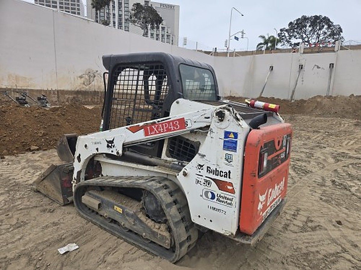 BOBCAT T450 photo 2