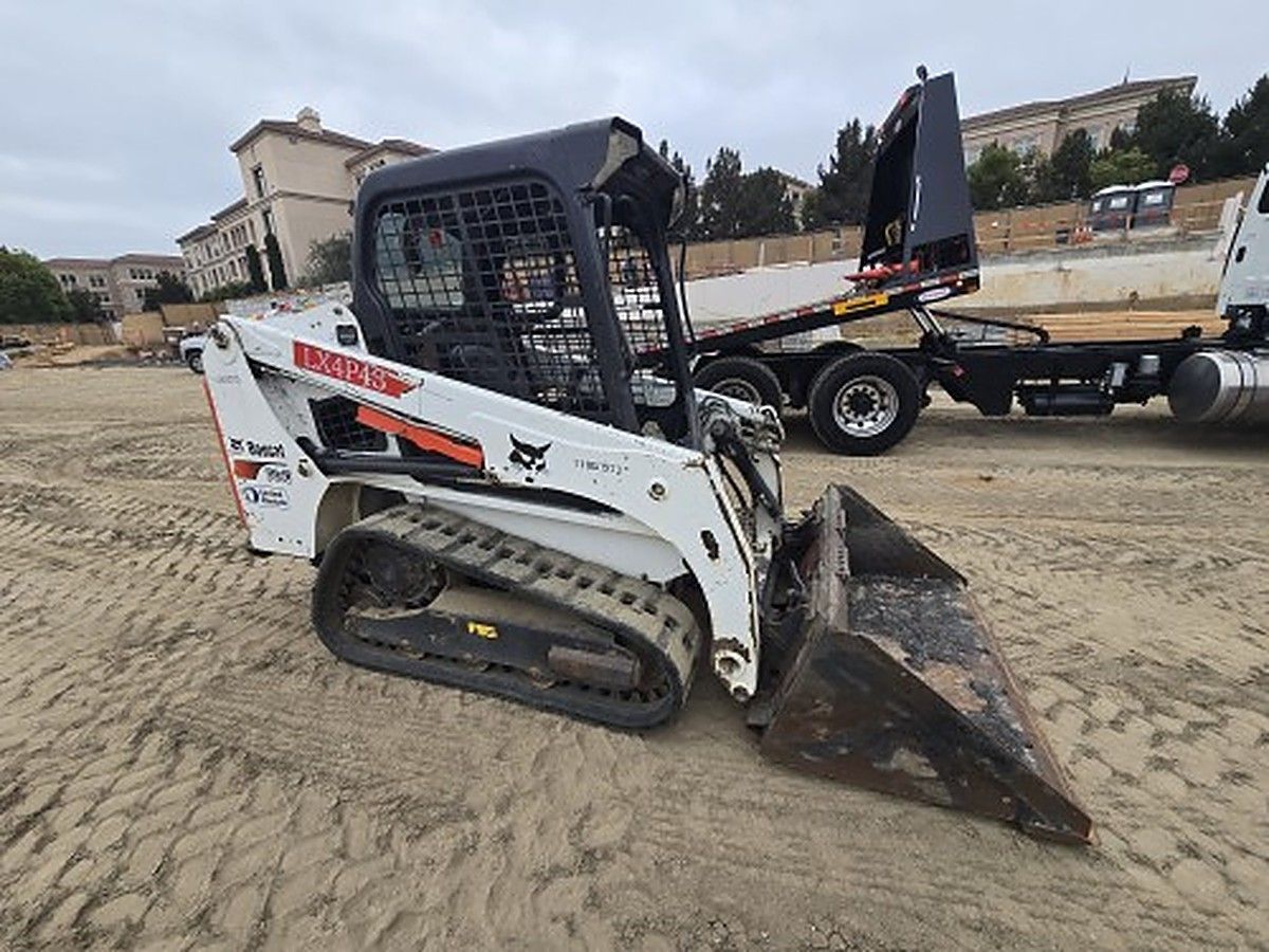 BOBCAT T450 photo 3