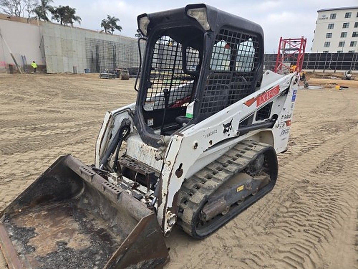 BOBCAT T450 photo 4