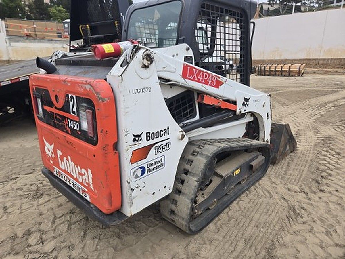 BOBCAT T450 photo 6