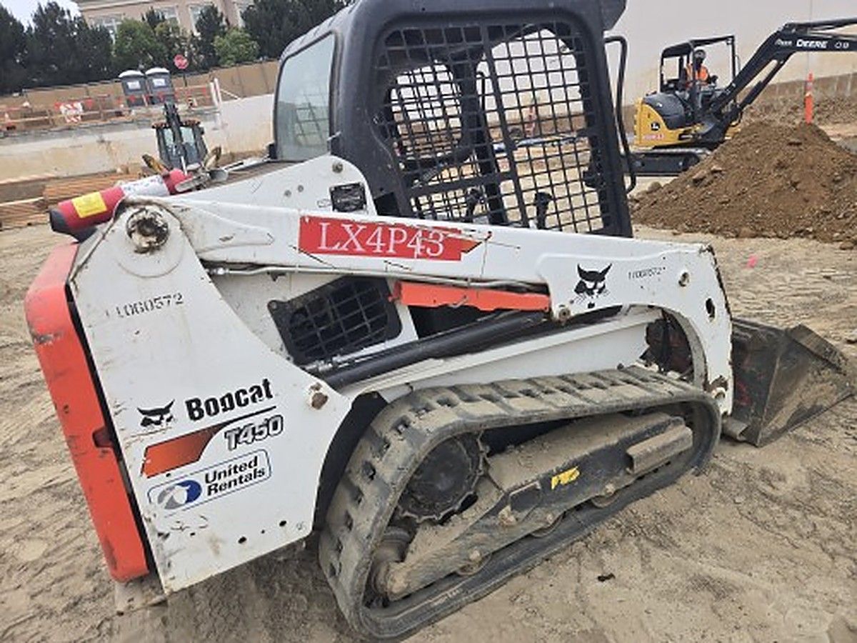 BOBCAT T450 photo 8