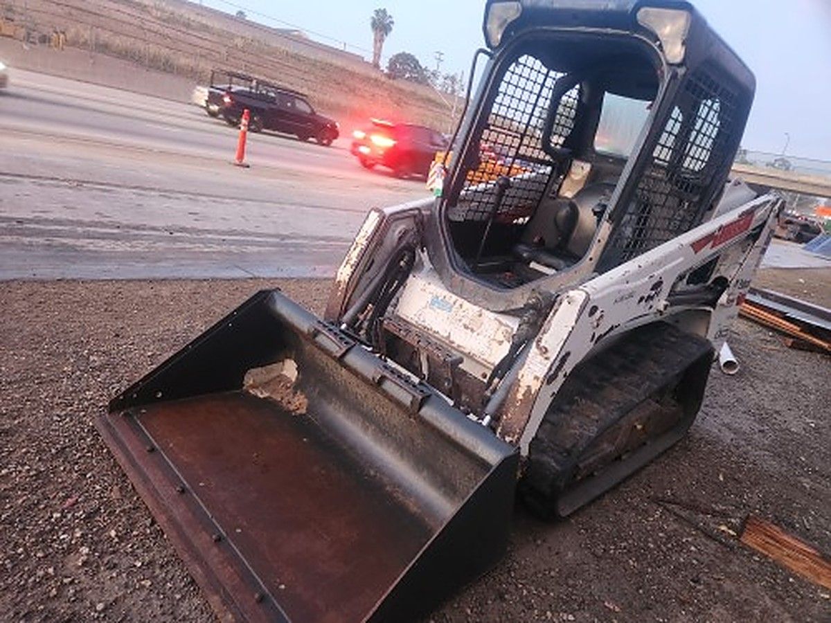 BOBCAT T450 photo 2
