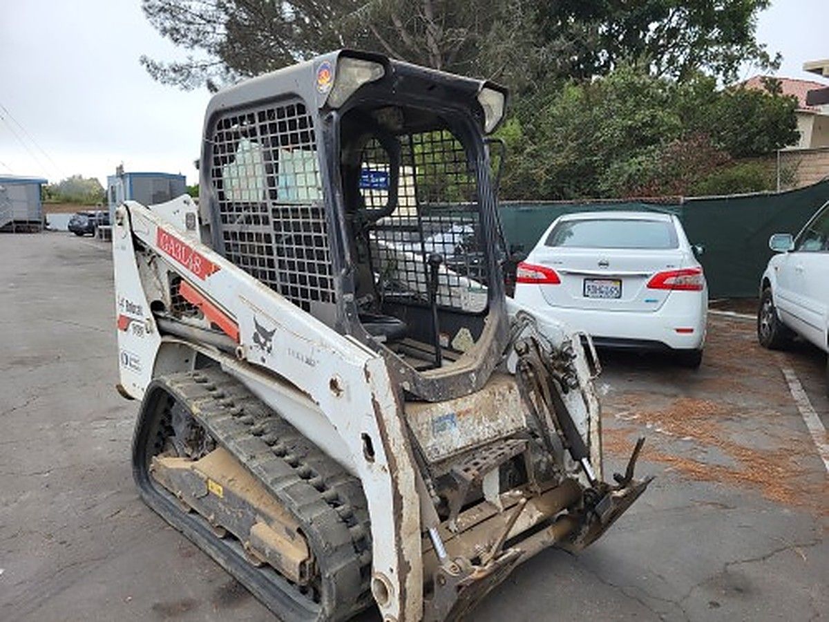 BOBCAT T450 photo 2