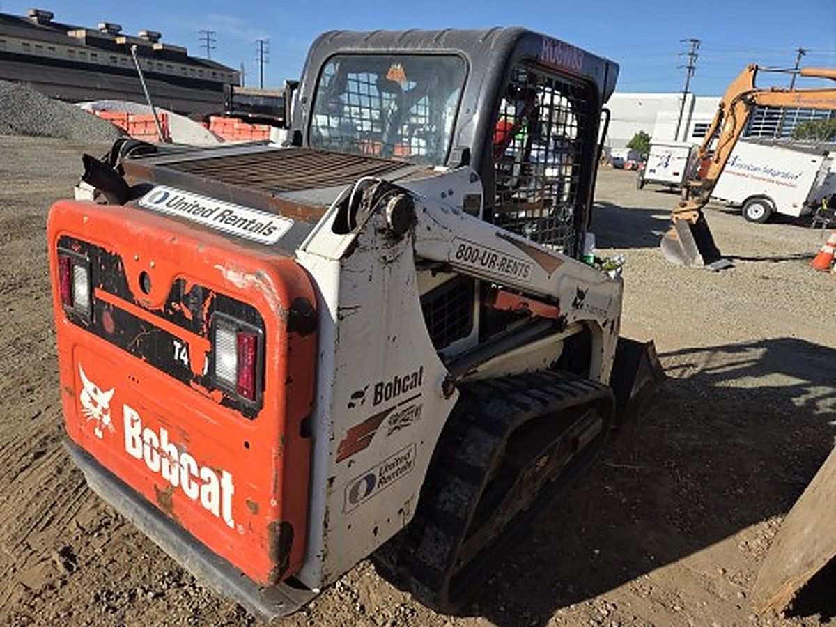 BOBCAT T450 photo 2