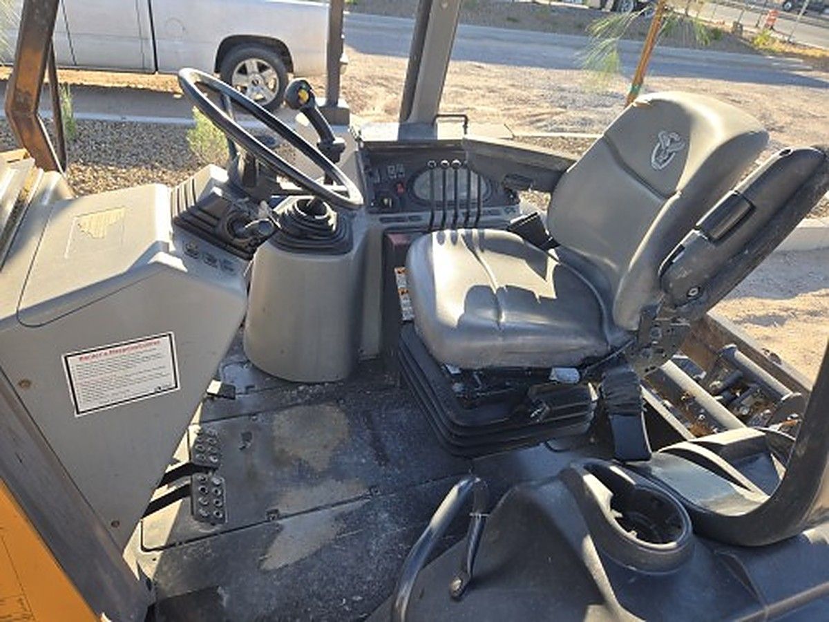 CASE 570N EP photo 2
