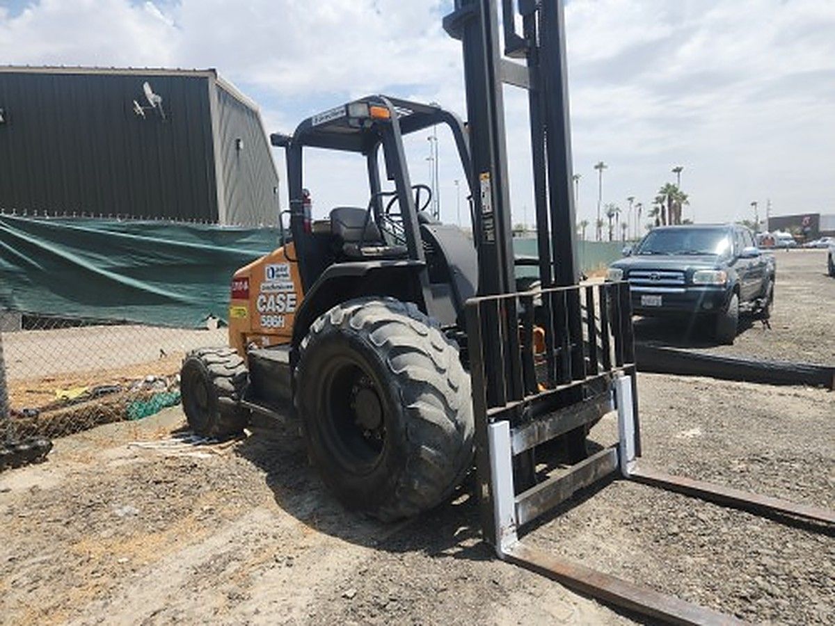 CASE 586H photo 3