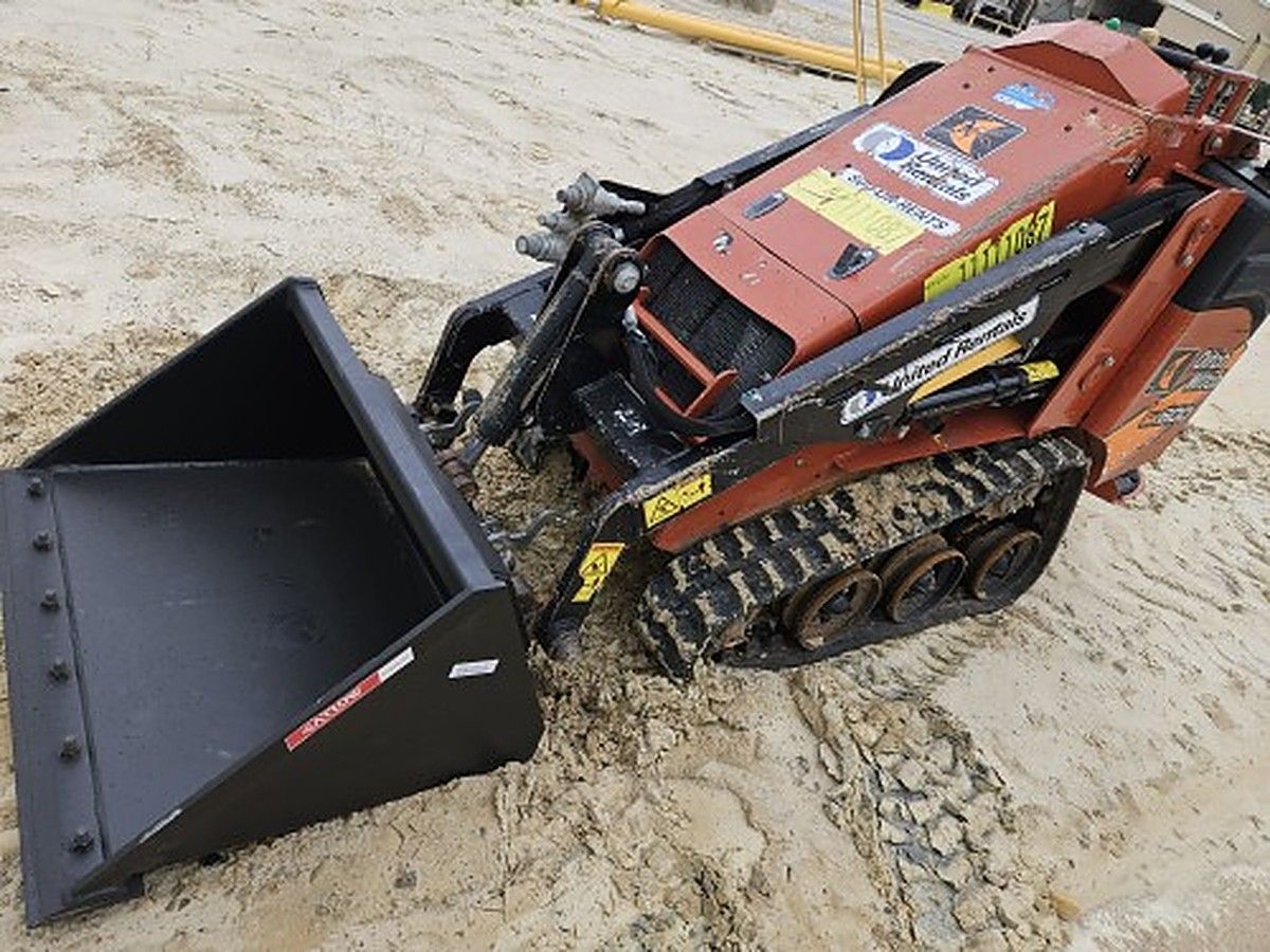 DITCHWITCH SK600 photo 2