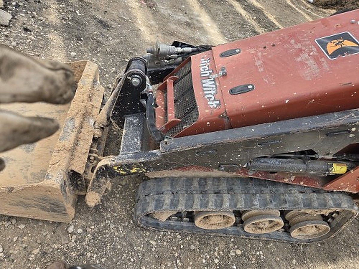 DITCHWITCH SK600 photo 2