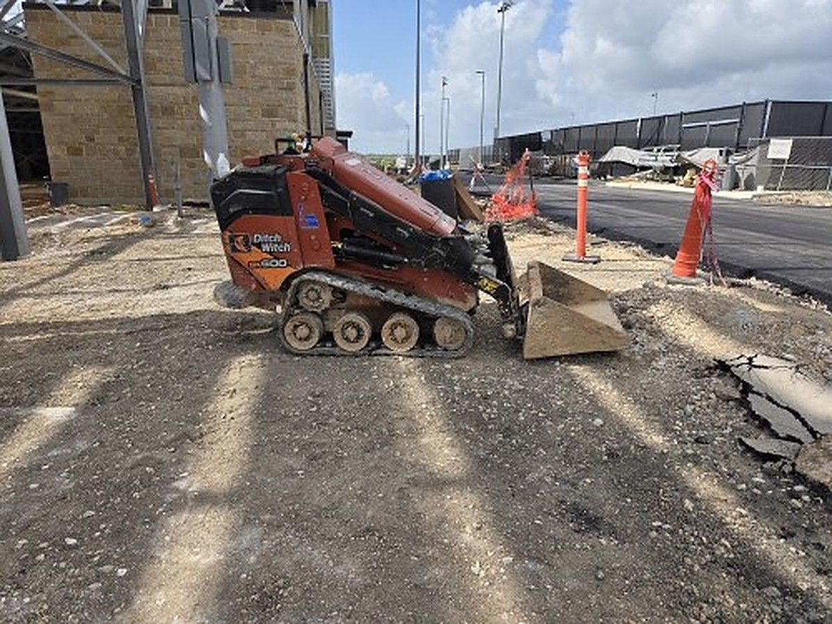 DITCHWITCH SK600 photo 4