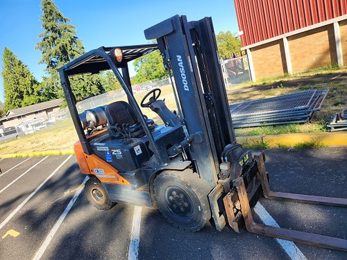 DOOSAN G25N-7DF photo 2