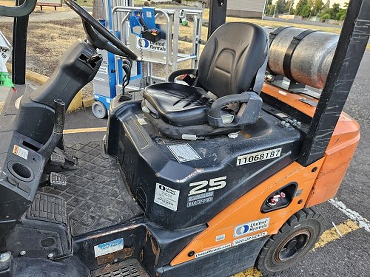 DOOSAN G25N-7DF photo 12
