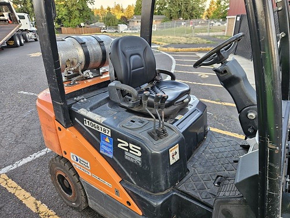 DOOSAN G25N-7DF photo 6