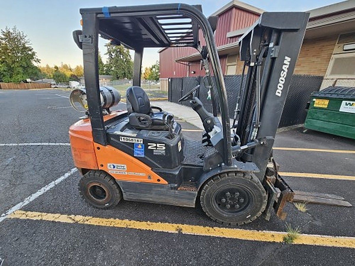 DOOSAN G25N-7DF photo 7