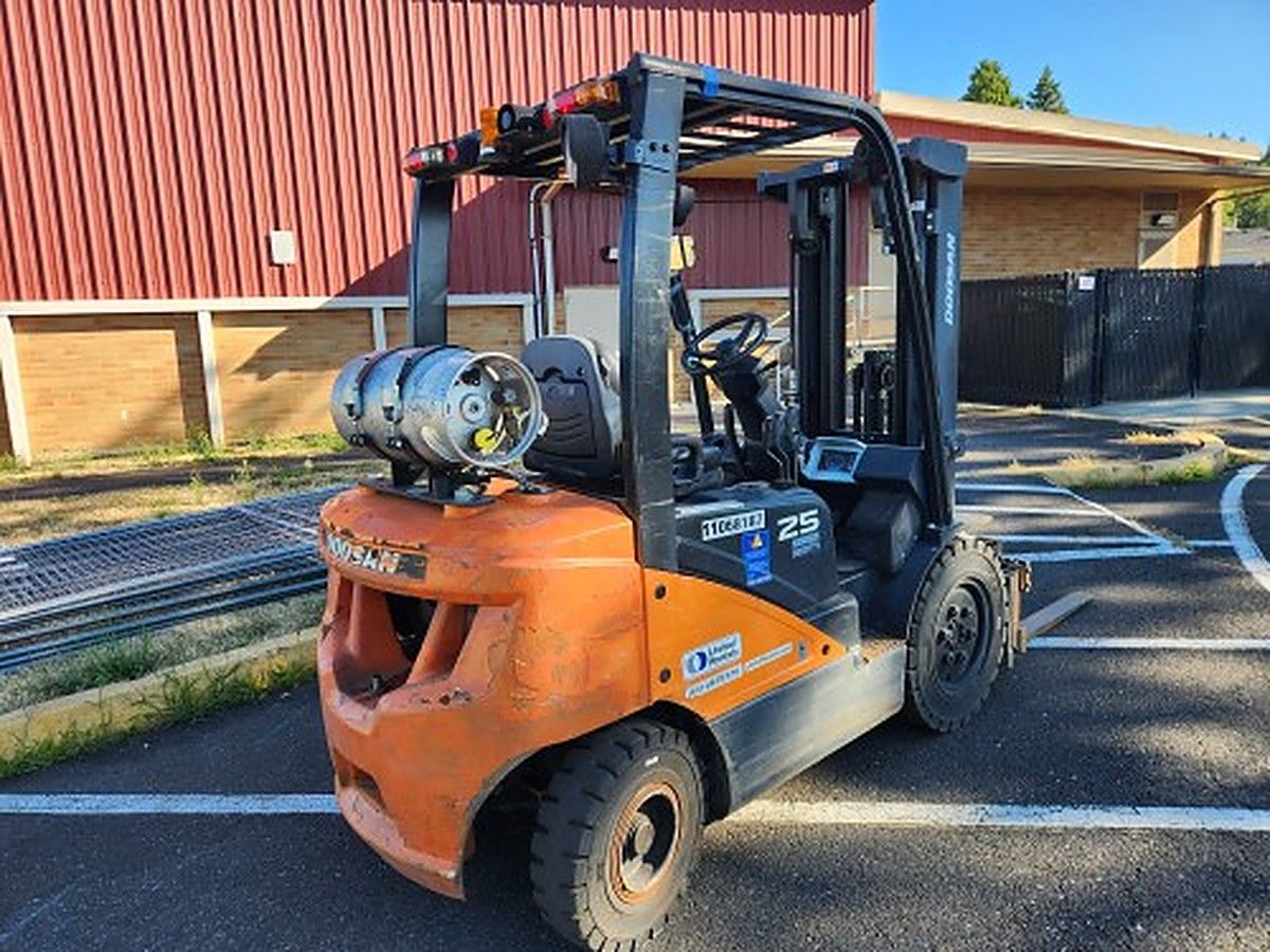 DOOSAN G25N-7DF photo 9