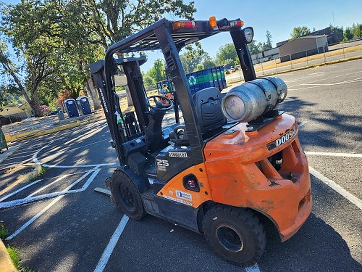 DOOSAN G25N-7DF photo 10