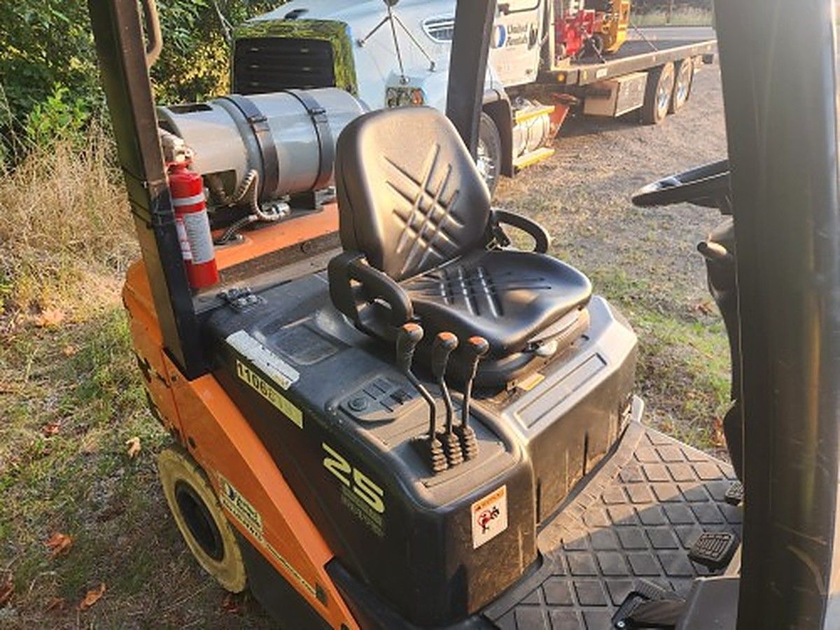 DOOSAN G25N-7DF photo 6