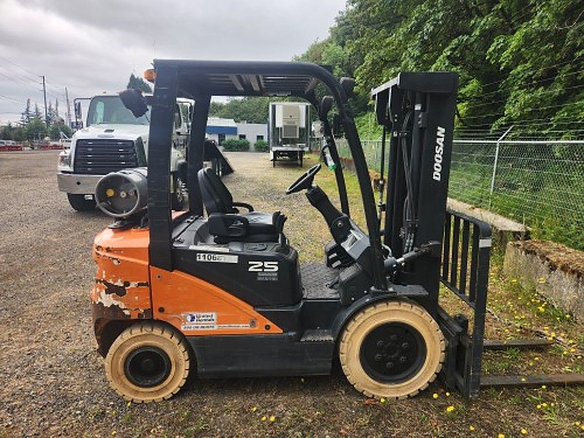 DOOSAN G25N-7DF photo 7