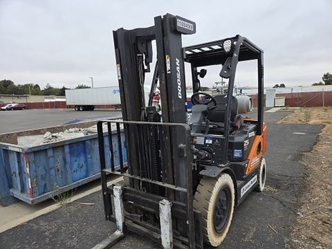 2020 DOOSAN G25N-7DF Forklift Whse 5000# Gas/Lp