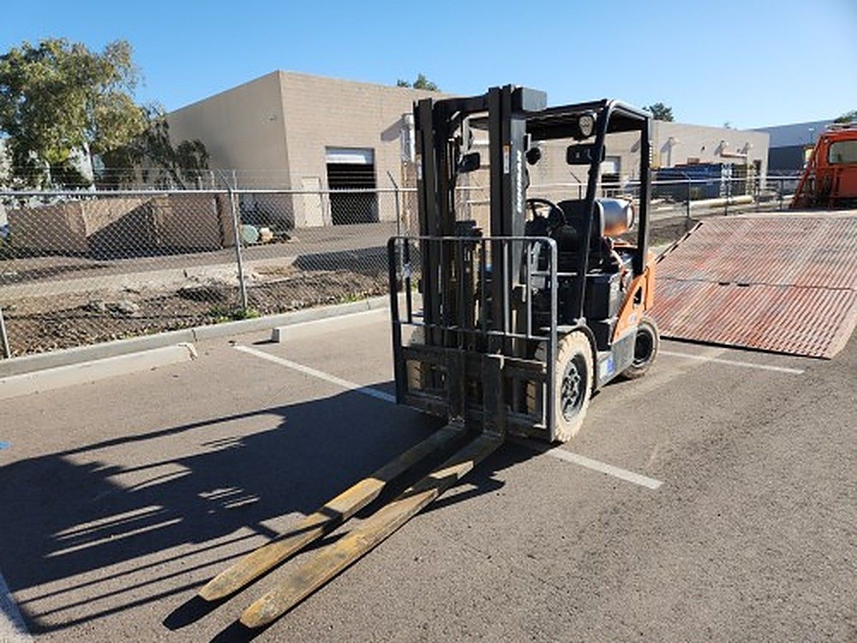 DOOSAN G25N-7DF photo 2