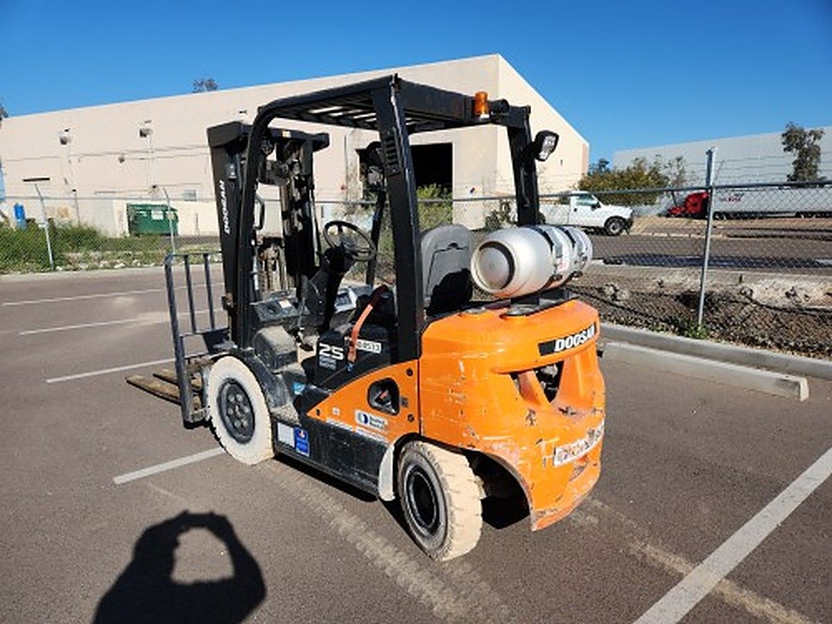 DOOSAN G25N-7DF photo 3