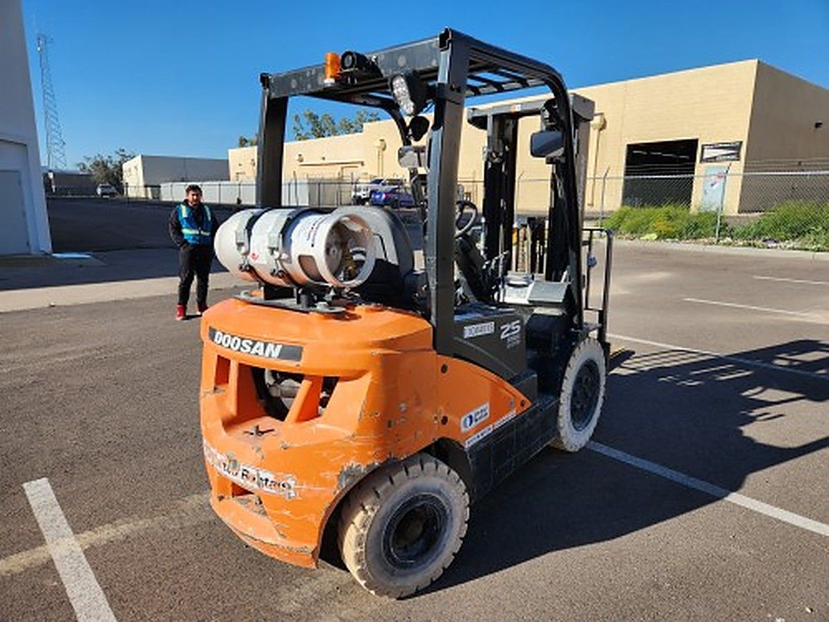 DOOSAN G25N-7DF photo 4
