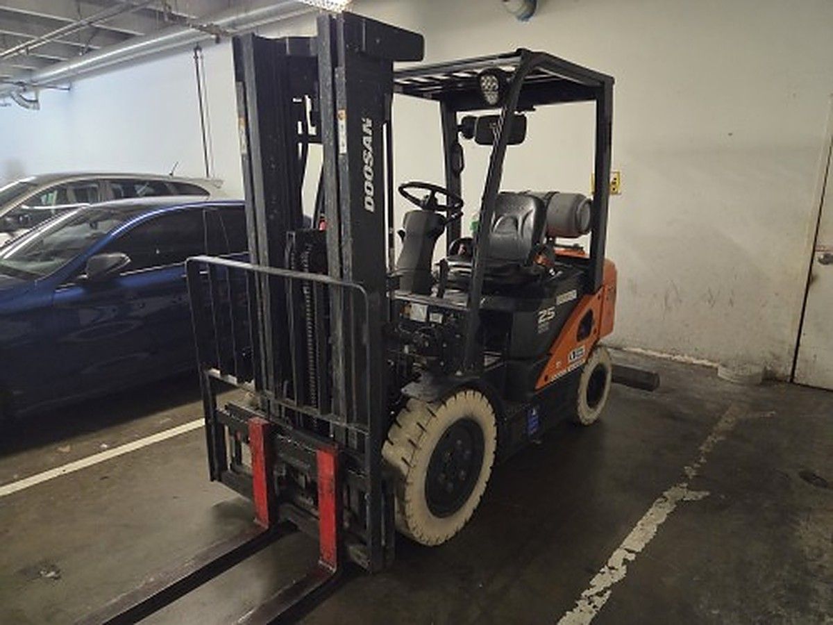 DOOSAN G25N-7DF photo 3