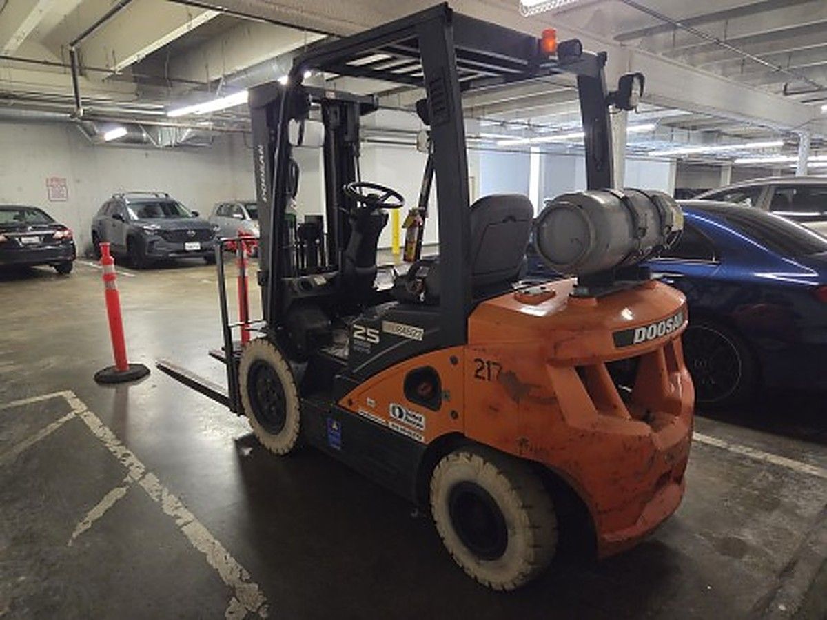 DOOSAN G25N-7DF photo 7