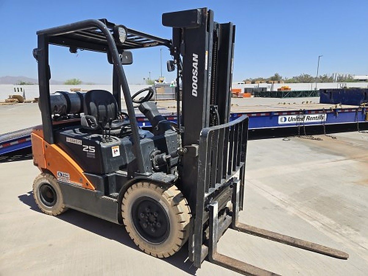 DOOSAN G25N-7DF photo 3