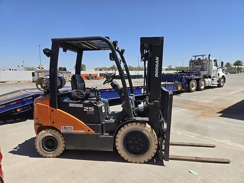 2020 DOOSAN G25N-7DF Forklift Whse 5000# Gas/Lp