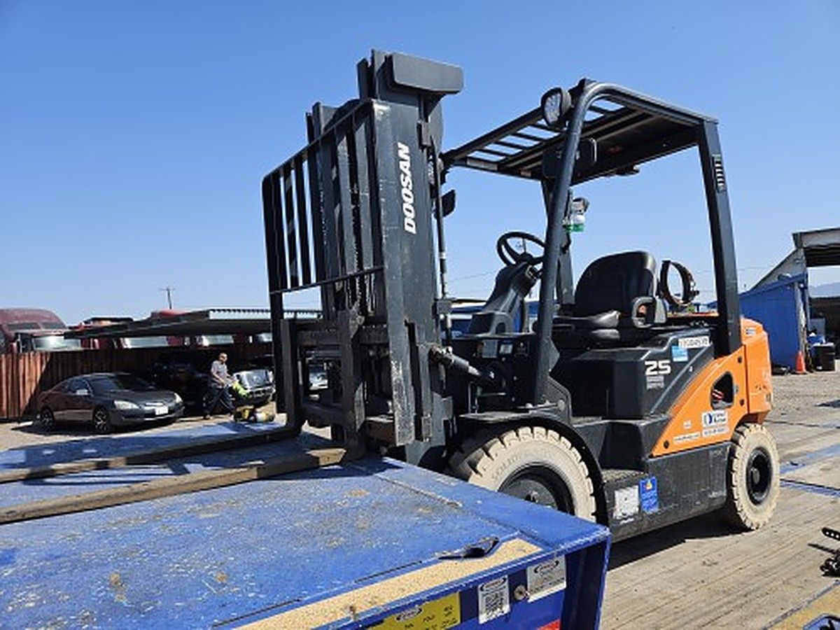 DOOSAN G25N-7DF photo 3