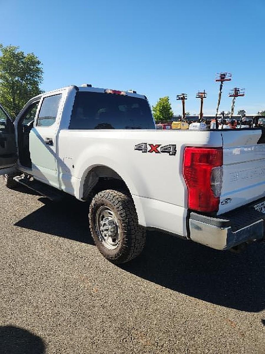 FORD F250CREWXLG4WD photo 2