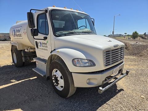 2020 FREIGHTLNR M2 106 WATER Truck Water 2000-2999 Gal Cdl