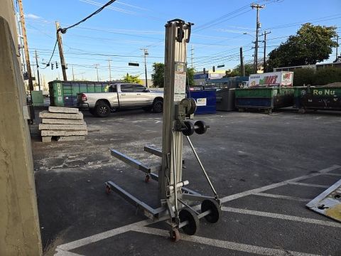 2020 GENIE SLC-12 Lift Material 6-12' 400-700# Manual