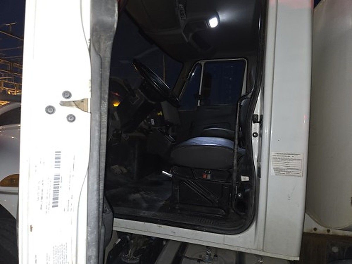 INTERNAT'L 4300 photo 2