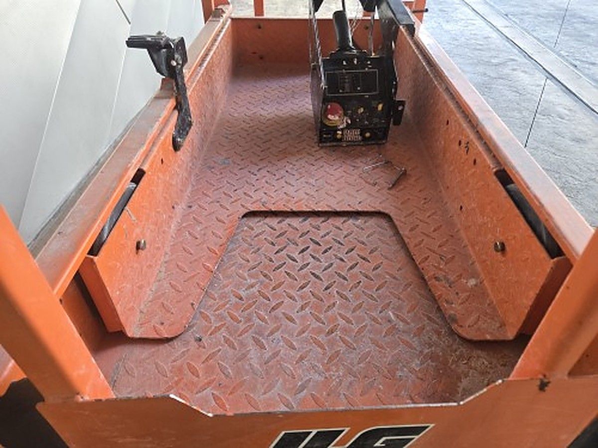 JLG ES1330L photo 4