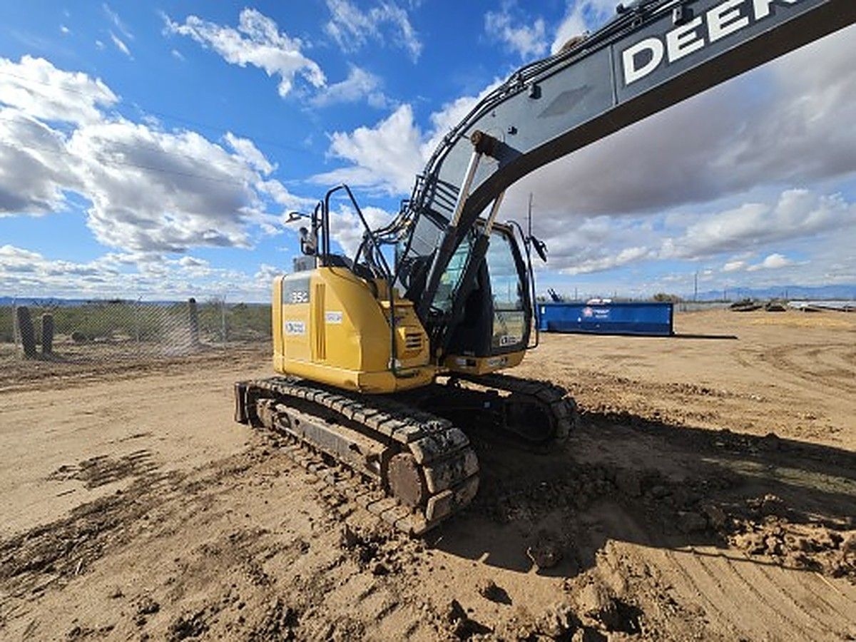 JOHN DEERE 135G photo 4