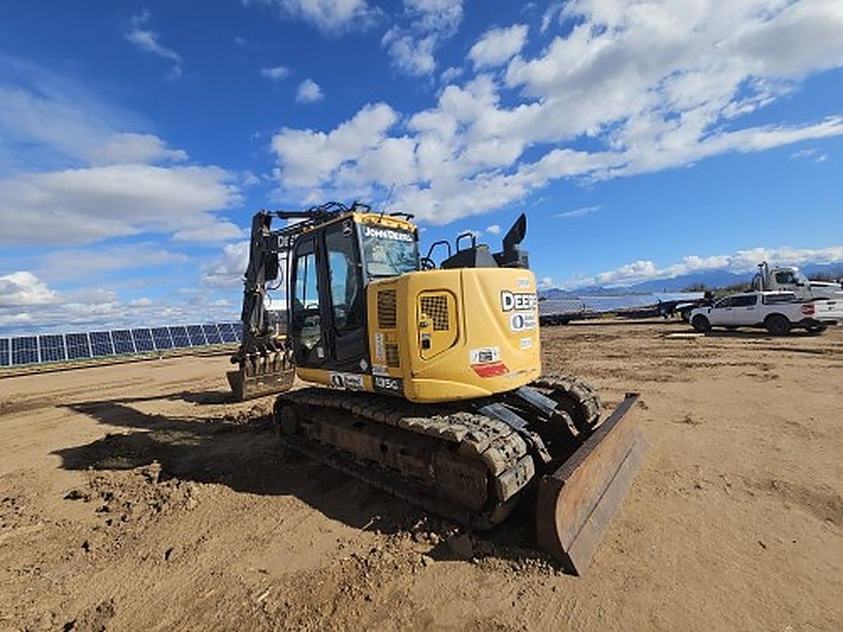 JOHN DEERE 135G photo 8