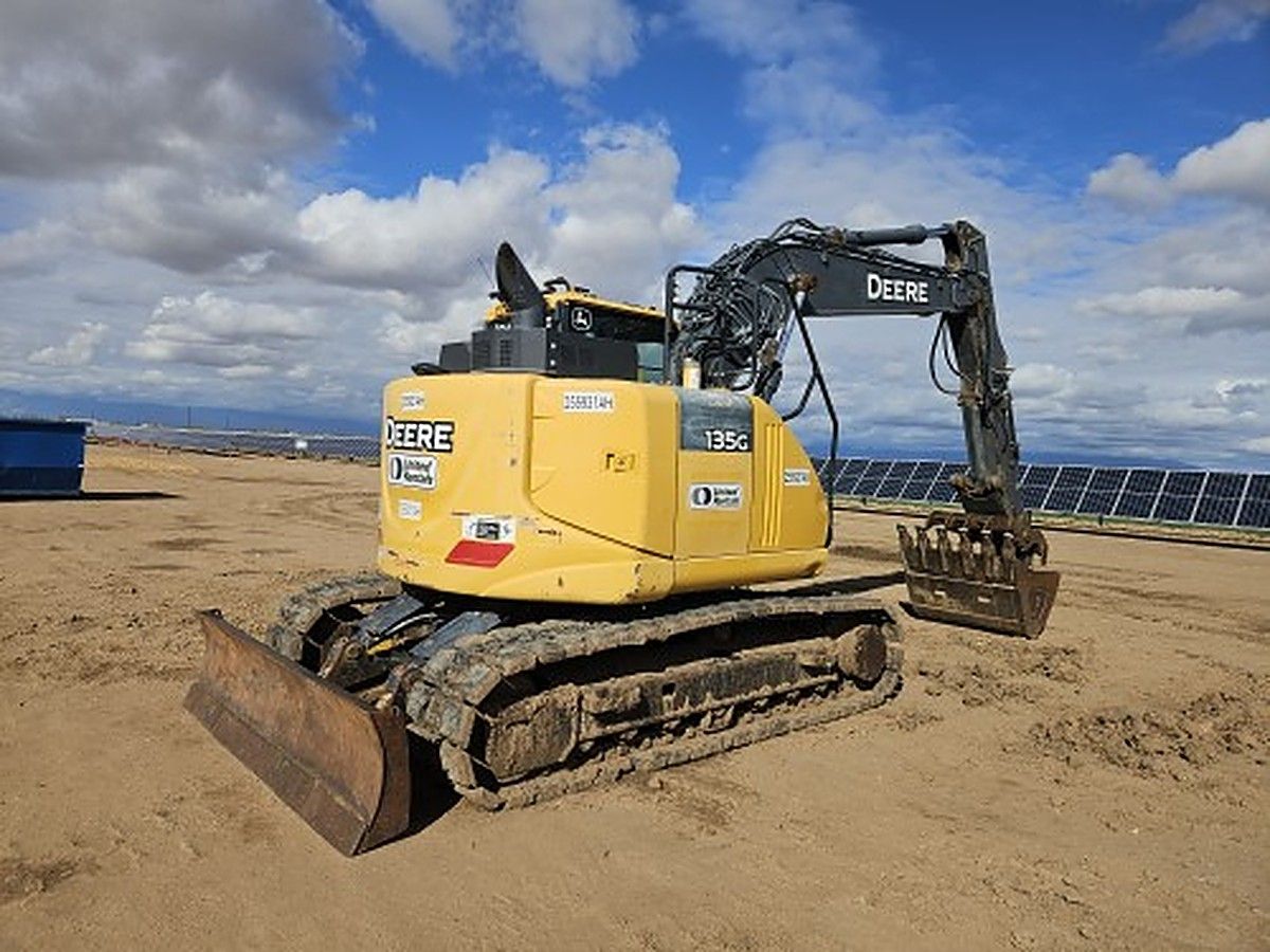 JOHN DEERE 135G photo 9