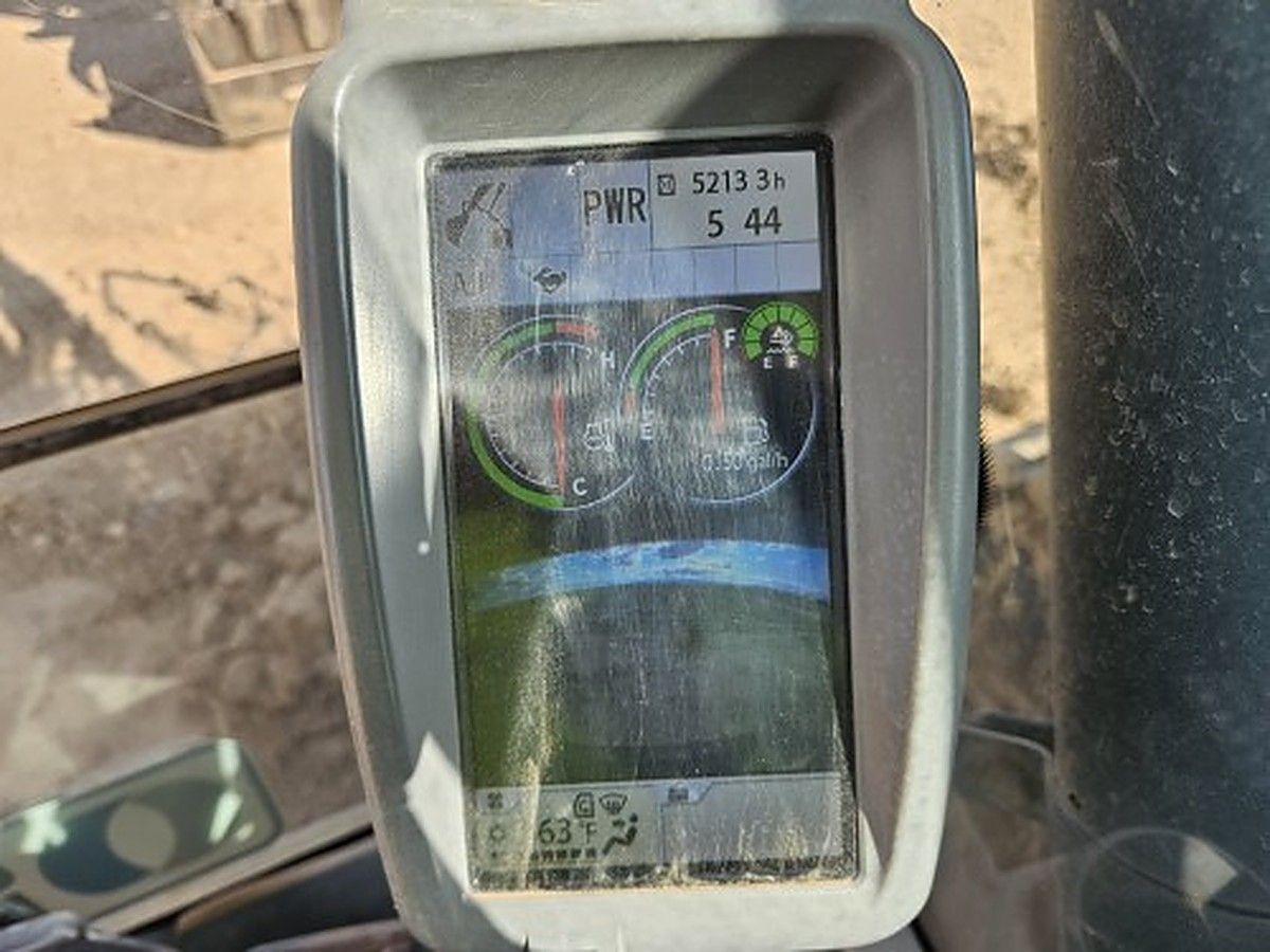 JOHN DEERE 135G photo 10