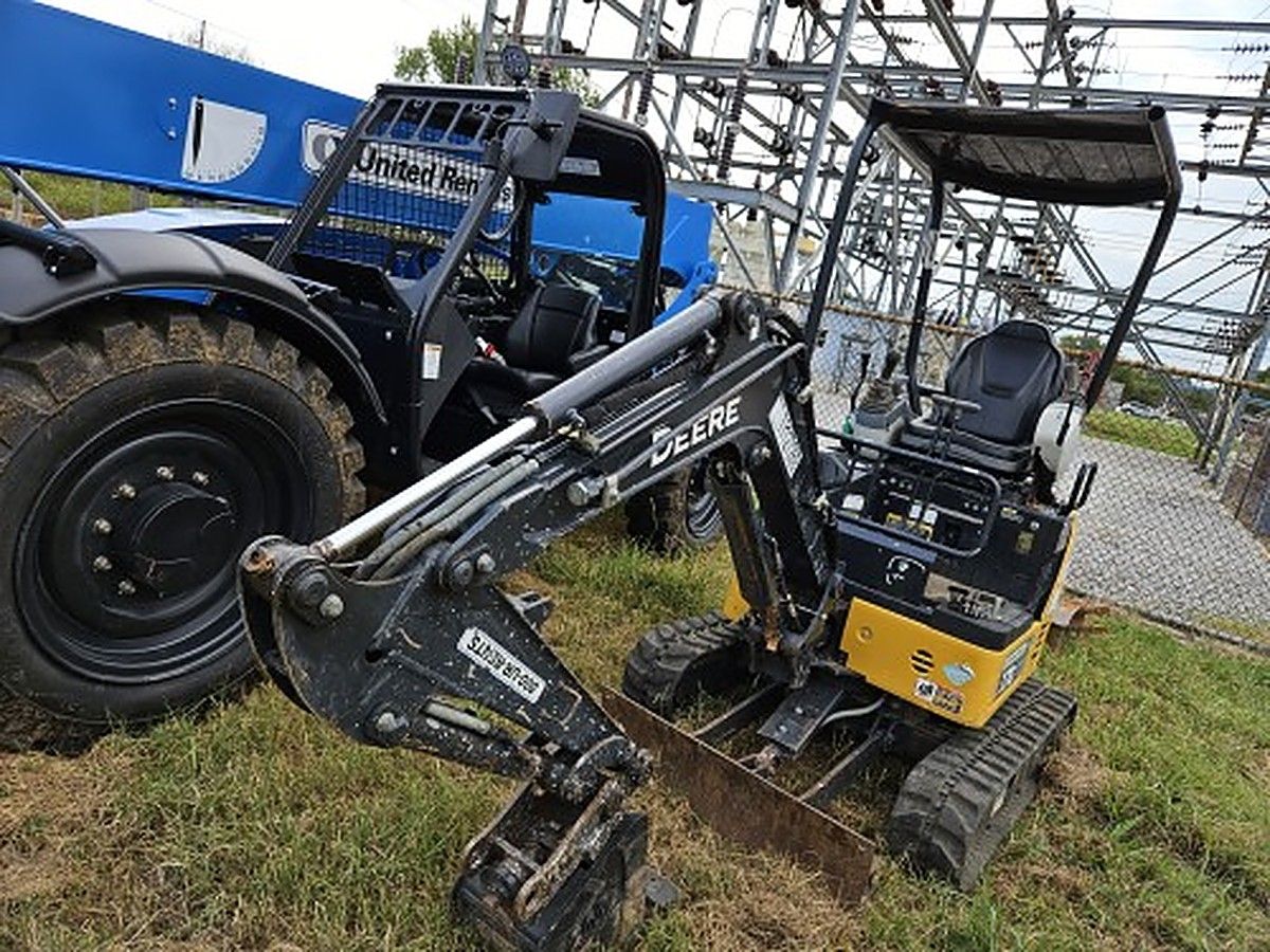 JOHN DEERE 17G photo 4