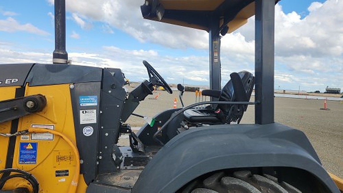 JOHN DEERE 210L EP photo 2