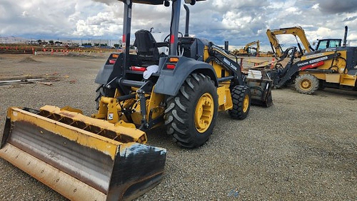 JOHN DEERE 210L EP photo 3