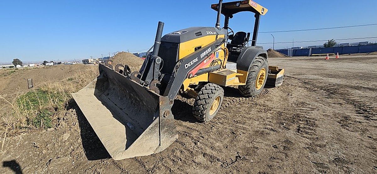 JOHN DEERE 210L EP photo 8