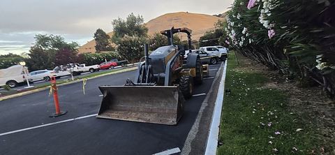 2020 JOHN DEERE 210L EP Loader Landscaper 4Wd