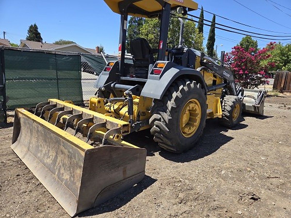 JOHN DEERE 210L EP photo 4